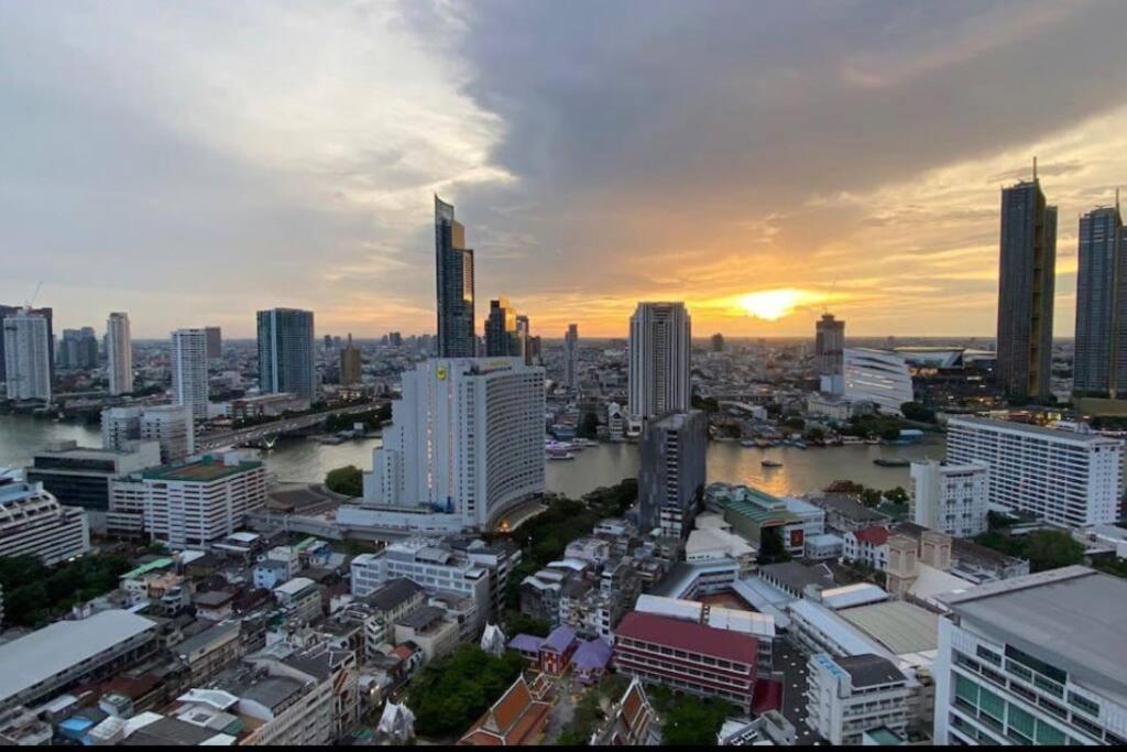 Central Bangkok, 5 Stars River View & Characteristic Decor Екстер'єр фото